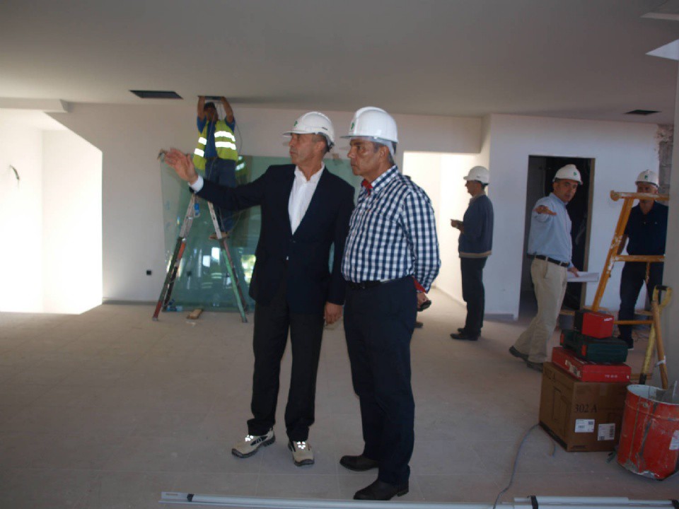El Alcalde de Adeje, José Miguel Rodríguez Fraga visitó las instalaciones del Complejo Deportivo El Galeón