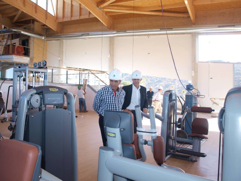 El Alcalde de Adeje, José Miguel Rodríguez Fraga visitó las instalaciones del Complejo Deportivo El Galeón