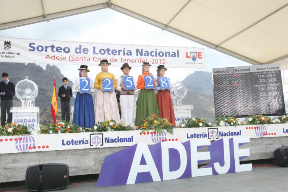 Los bombos de la Lotería Nacional en Adeje