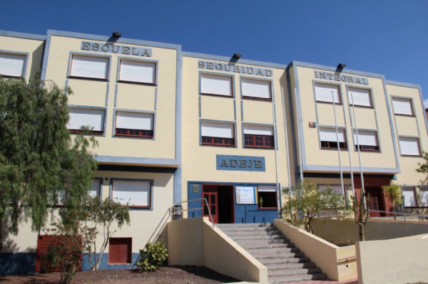 La Escuela de Seguridad Integral de Adeje ofrece un curso de soporte vital básico y desfibrilador externo 