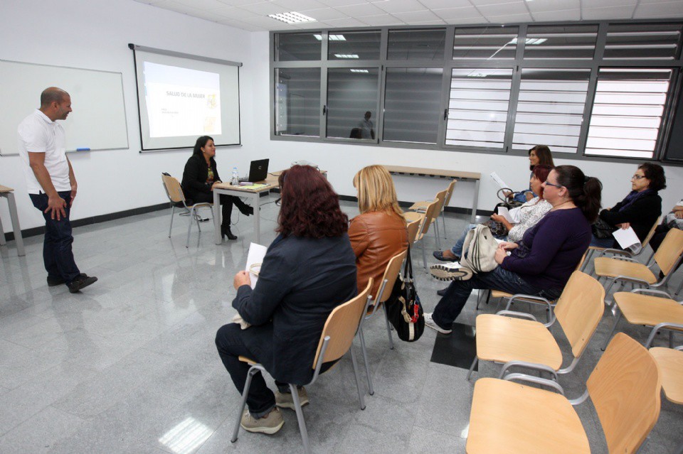 Charla "salud sobre la mujer"
