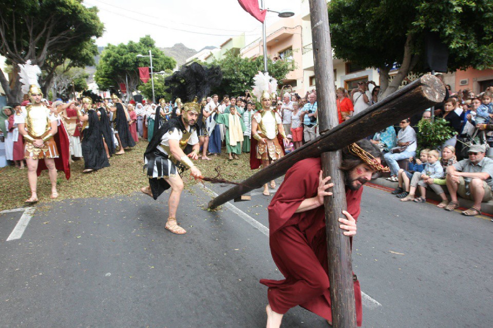 Portando la cruz