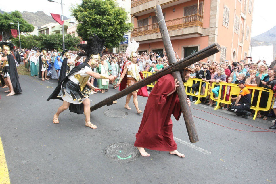 Portando la cruz