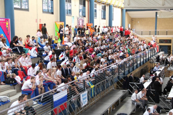 Los escolares del municipio apoyan a la selección española de karate