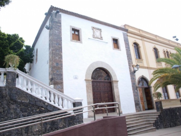 El libro La música tradicional en Icod de Los Trigos: tiempos de juegos, rezos y entretenimientos se presenta el sábado en el convento
