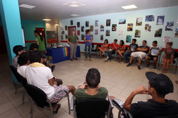 Jóvenes adejeros se forman en igualdad