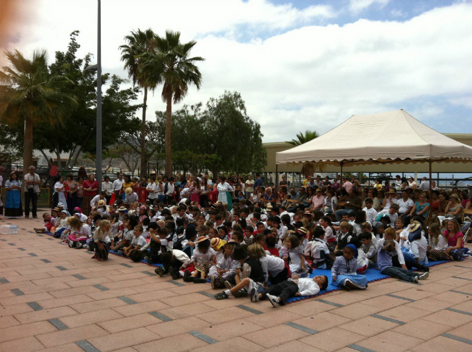 La concejalía de Educación celebra en los colegios públicos e institutos del municipio el Día de Canarias