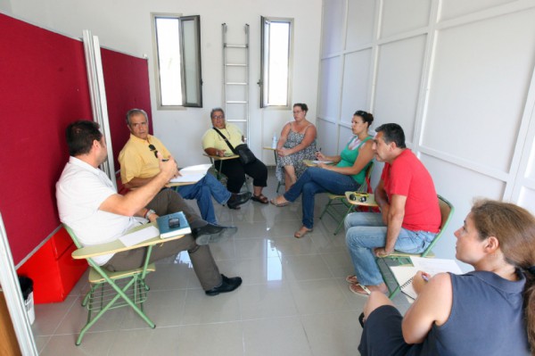 El Ayuntamiento habilitará en La Caleta una oficina provisional para la Asociación de Vecinos y Comisión de Fiestas