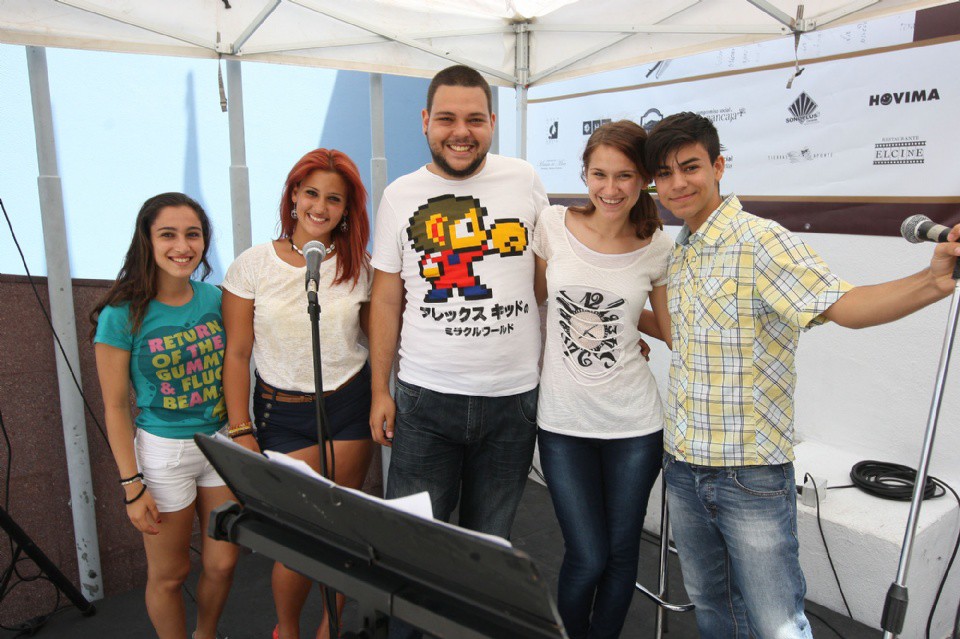 Cinco alumnos de la Escuela Municipal de Musica de Adeje cierran las activiades paralelas de la UVA con un medley musical  