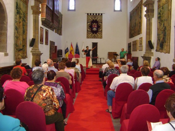 Un grupo de mayores de Fasnia visita el casco histórico de la Villa