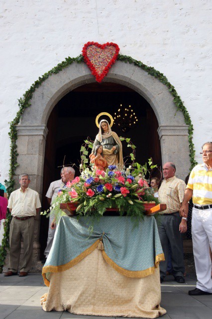 Más de doscientos mayores celebran el Día de Santa Ana, su patrona