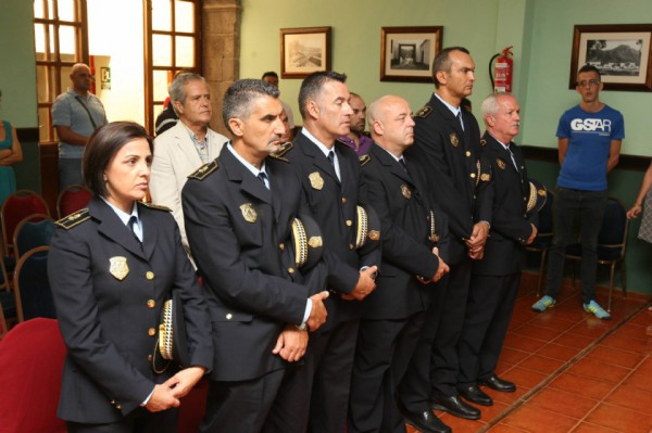 Seis policías toman posesión de sus cargos