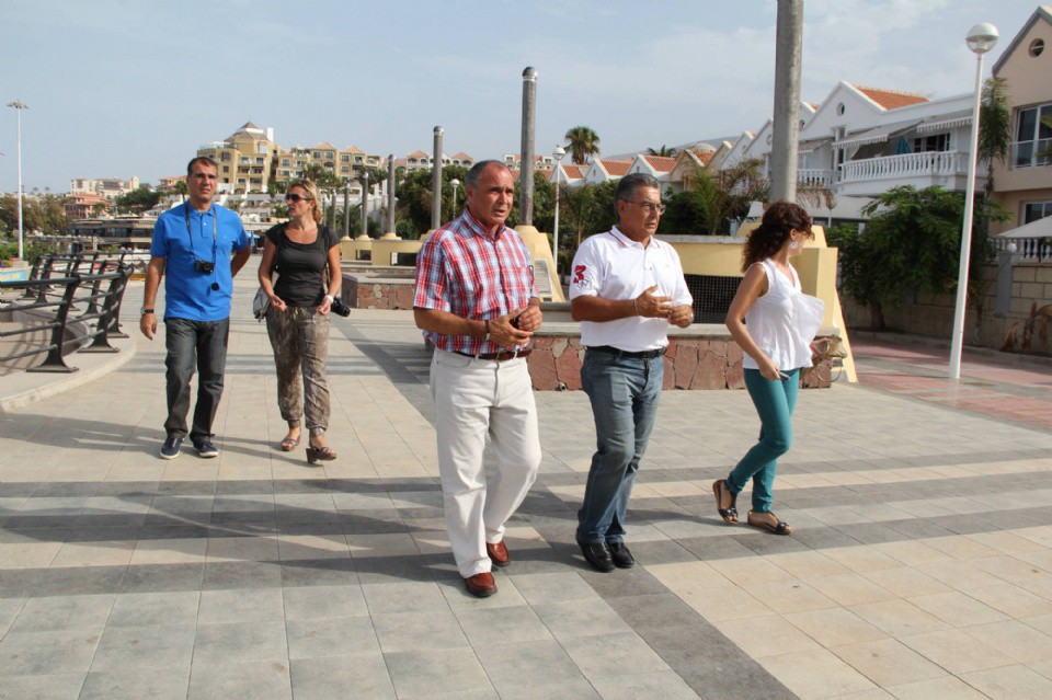 Turismo de Tenerife y Adeje inspeccionan las obras de la Calle Londres