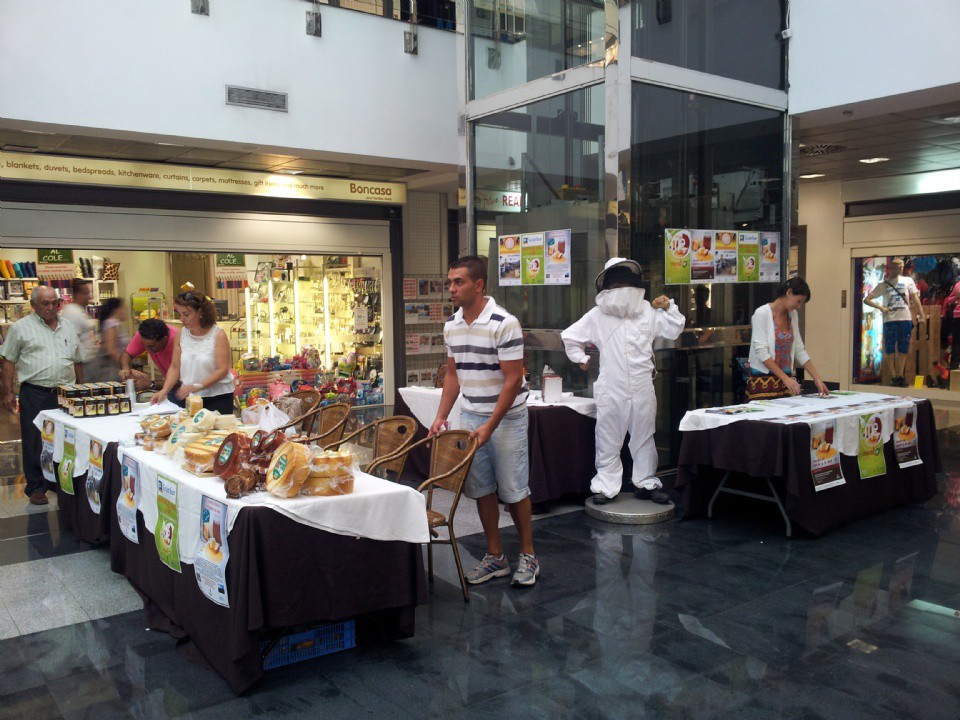 El Centro Comercial Gran Sur acoge dos muestras de queso y miel