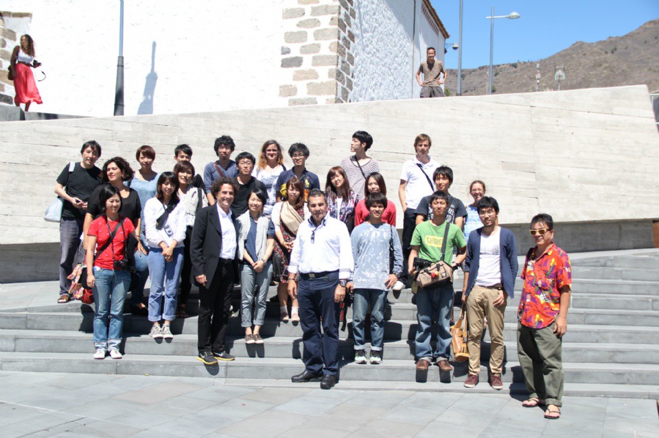 20 estudiantes japoneses visitan la Plaza España adejera 