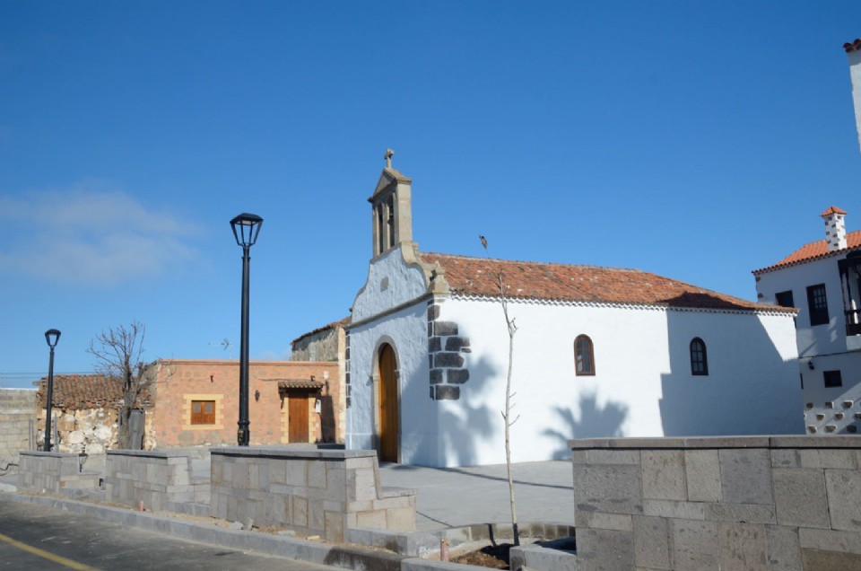 El Ayuntamiento contrata a doce desempleados para mejorar el barrio de La Quinta y los viales de las medianias