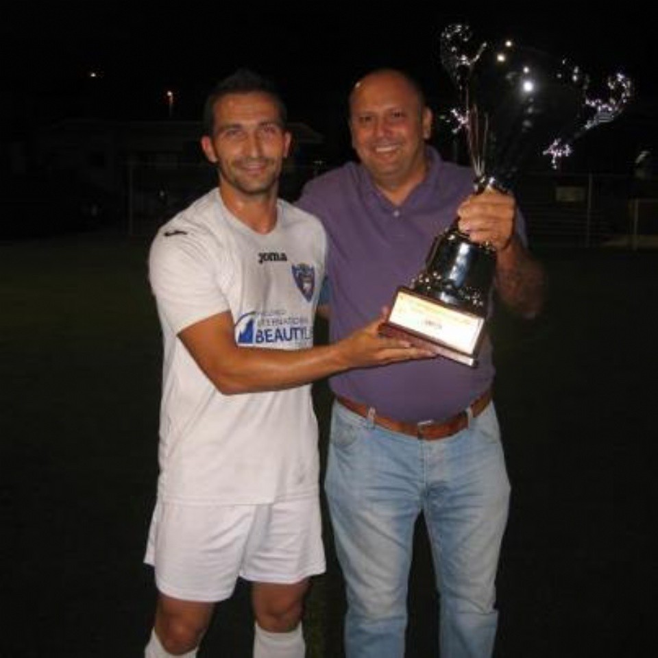 El CD Águilas Atlético lleva a sus vitrinas el trofeo Roque del Conde tras imponerse a Las Zocas en una final muy disputada