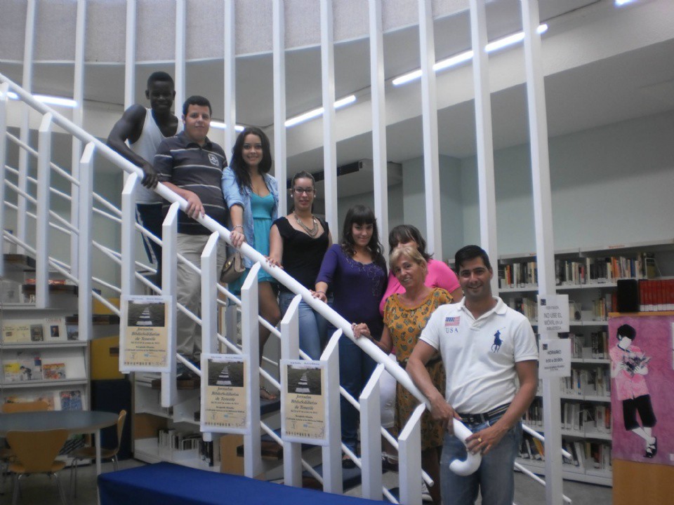 Seis jóvenes del municipio obtienen una beca de formación teórico - práctica 