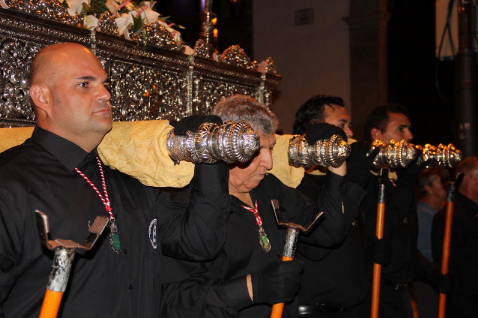 Los porteadores de la Virgen procesionaron a la Patrona de Adeje