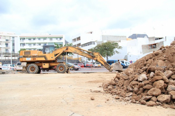 El Ayuntamiento de Adeje amplía la zona de aparcamiento de La Postura