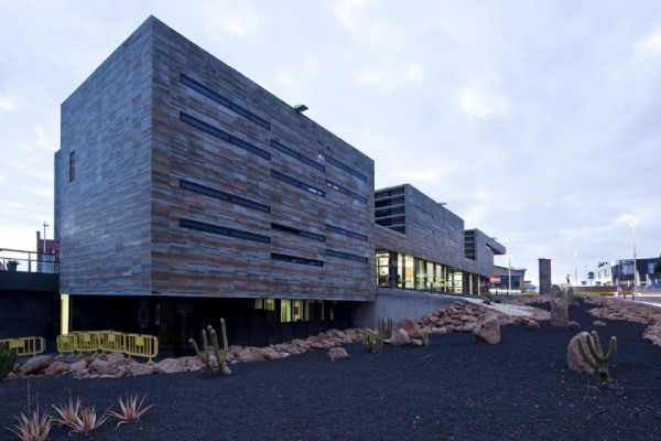 La prestigiosa revista digital Plataforma Arquitectura dedica un reportaje sobre el Cuartel de la Policía Local de Adeje de Las Torres  