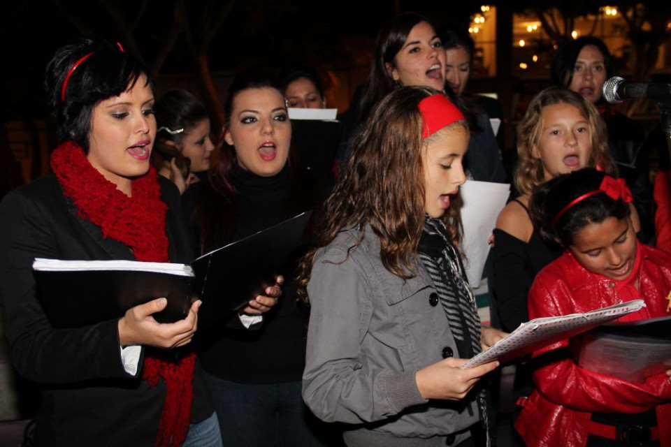Alumnas de la Escuela de Música cantan villancicos