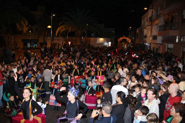 Alrededor de 22.000 personas asisten a la cabalgata de SS.MM. los Reyes Magos de Adeje  