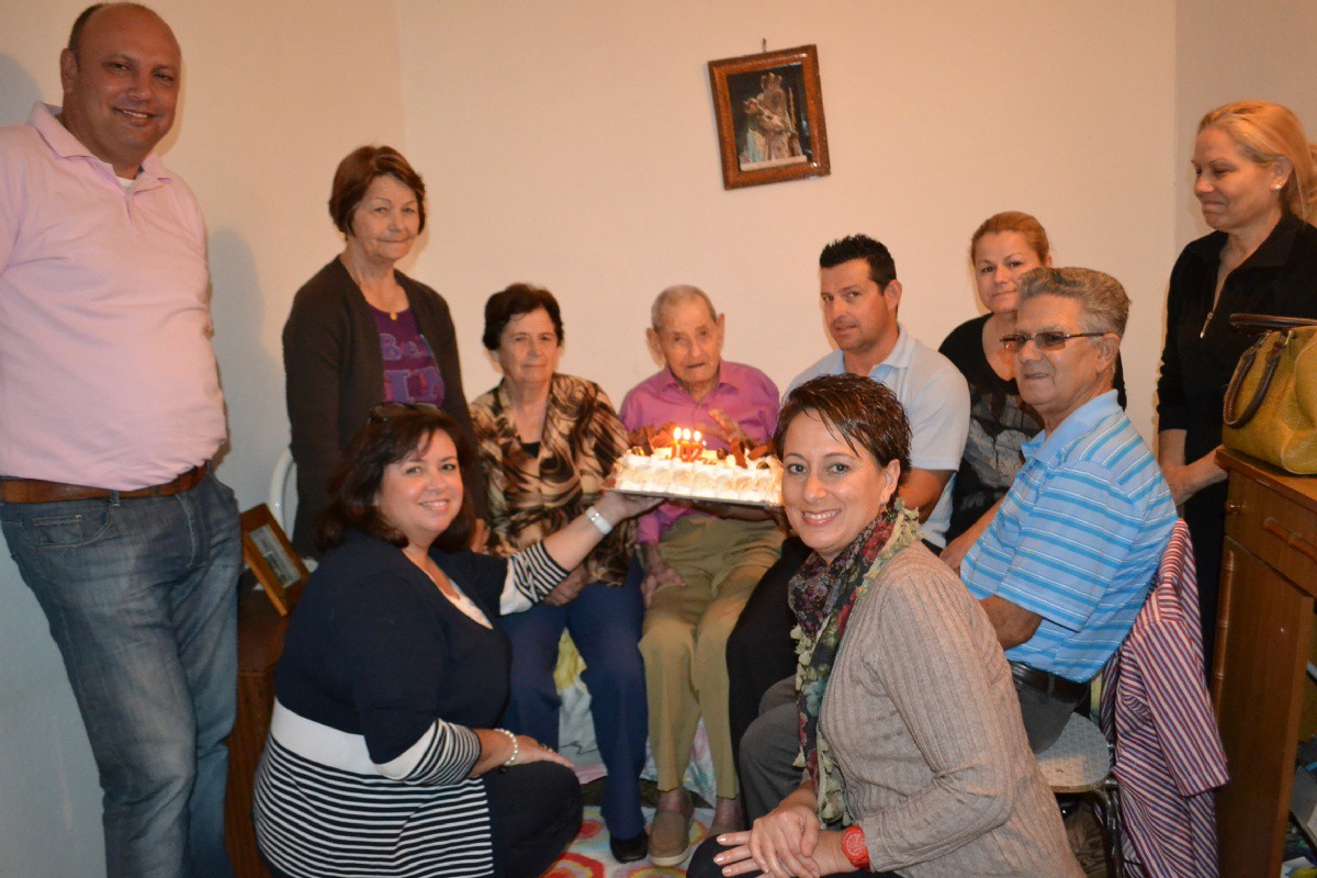 Miguel Ángel González Brito celebró su 102 cumpleaños