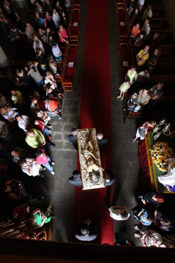 La Semana Santa de Adeje procesiona sus mejores imágenes