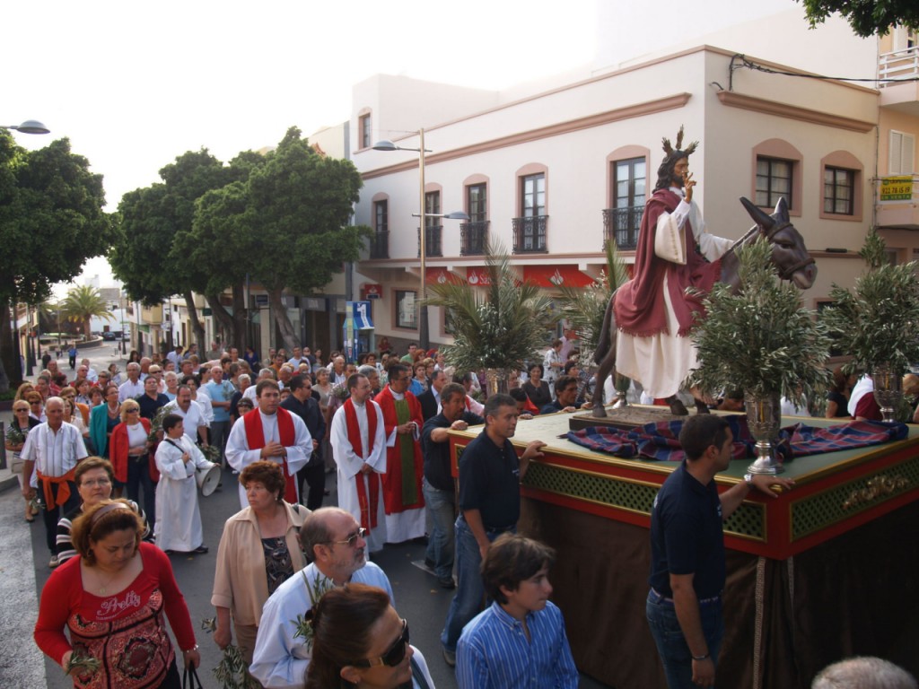 La Semana Santa de Adeje procesiona sus mejores imágenes