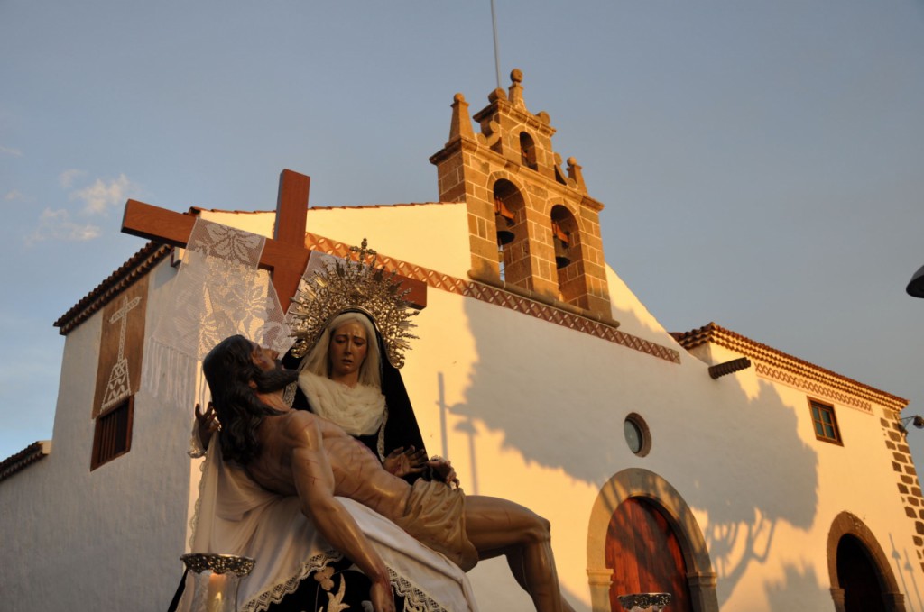 La Semana Santa de Adeje procesiona sus mejores imágenes