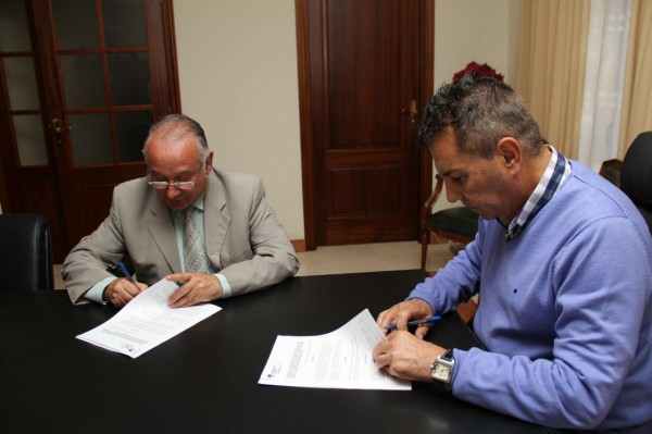 Adeje firma un convenio que beneficiará al sector empresarial local