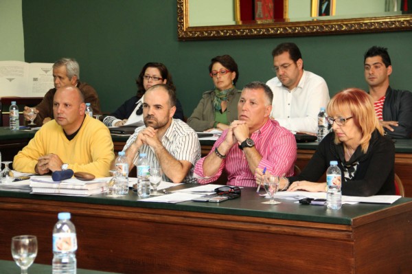El Ayuntamiento firma una serie de convenios de colaboración que beneficiará a la población estudiantil de la isla
