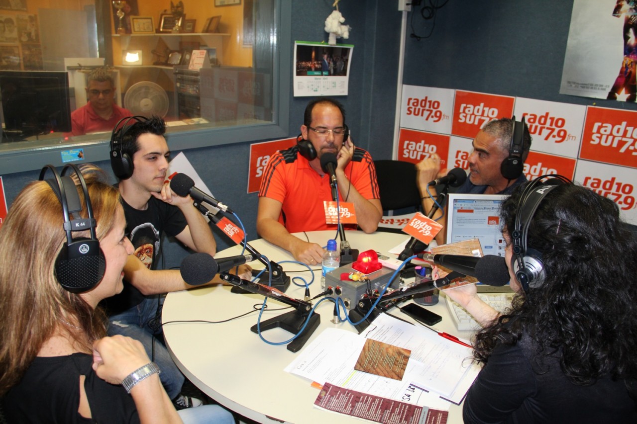 Momento de la intervención de Paradigma en Viva la Vida, de Radio Sur Adeje (FM 107.9).