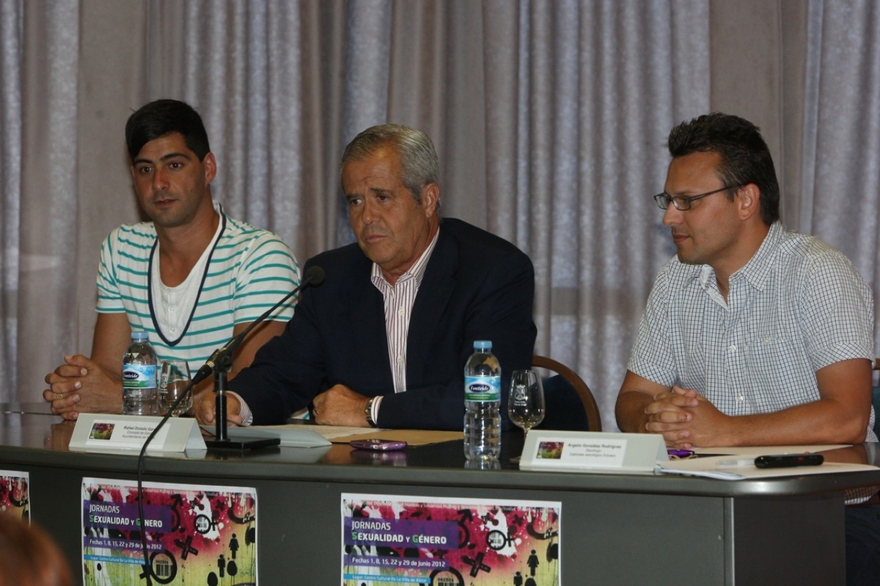De izquierda a derecha, los concejales de Igualdad y Salud, Desiderio Afonso y Rafael Dolado, en la presentación de la pasada edición de estas jornadas.
