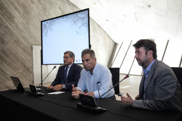Cabildo y Ayuntamiento de Adeje explican a los empresarios las obras del paseo de Fañabé