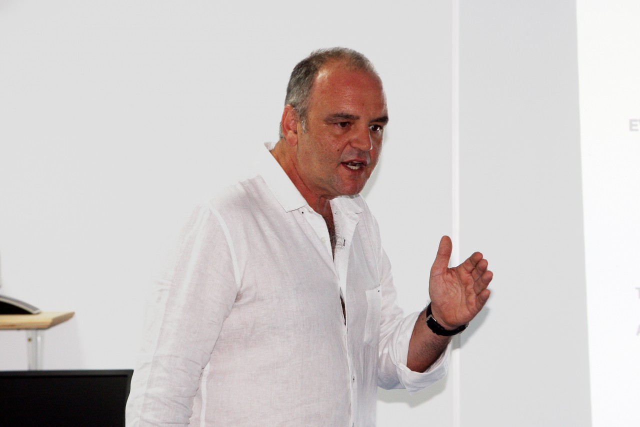 Víctor Manuel García Marín, neurocirujano