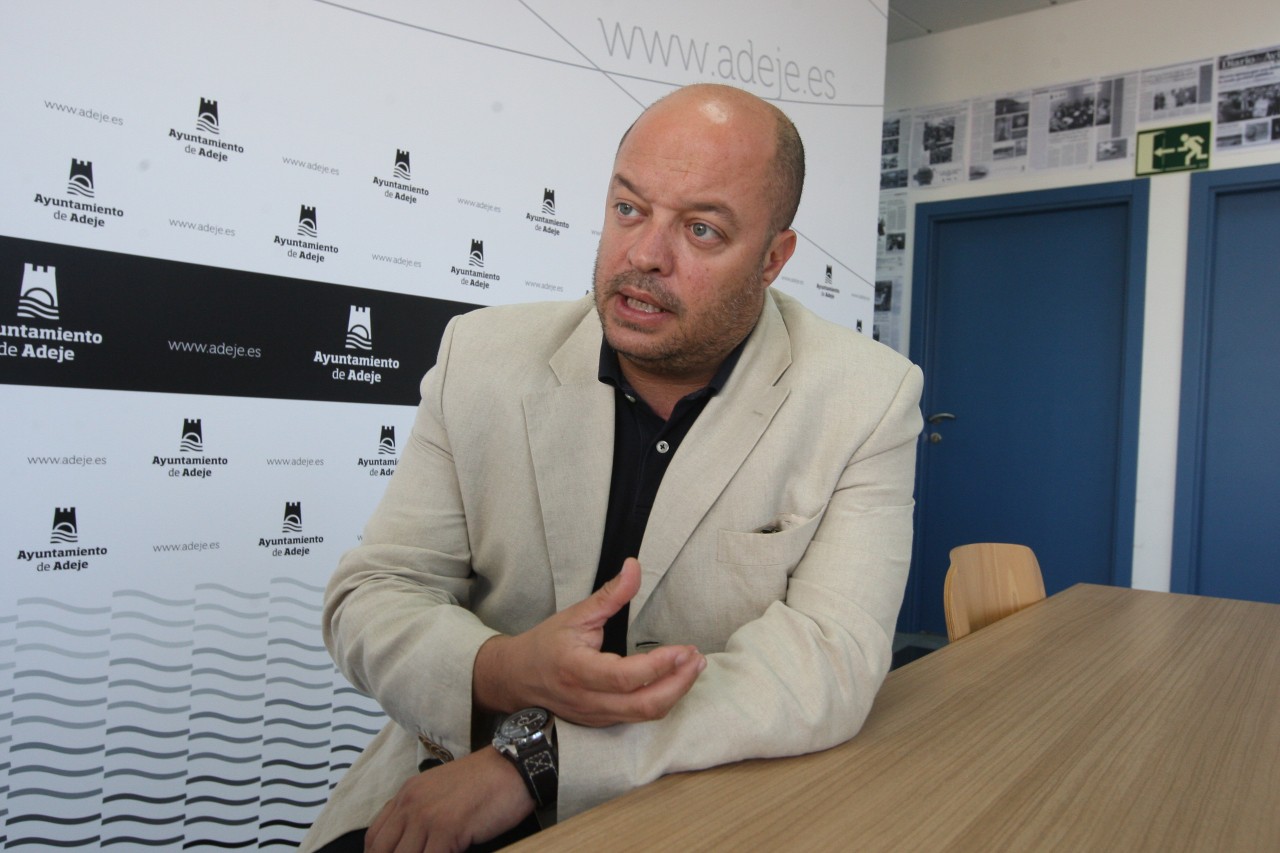 El Director General de Salud Publica del Gobierno de Canarias José Fernando Flores Estévez expuso las diferentes tareas que desde la administración pública se están llevando a cabo en cuanto a la alimentación y seguridad alimentaria se refiere