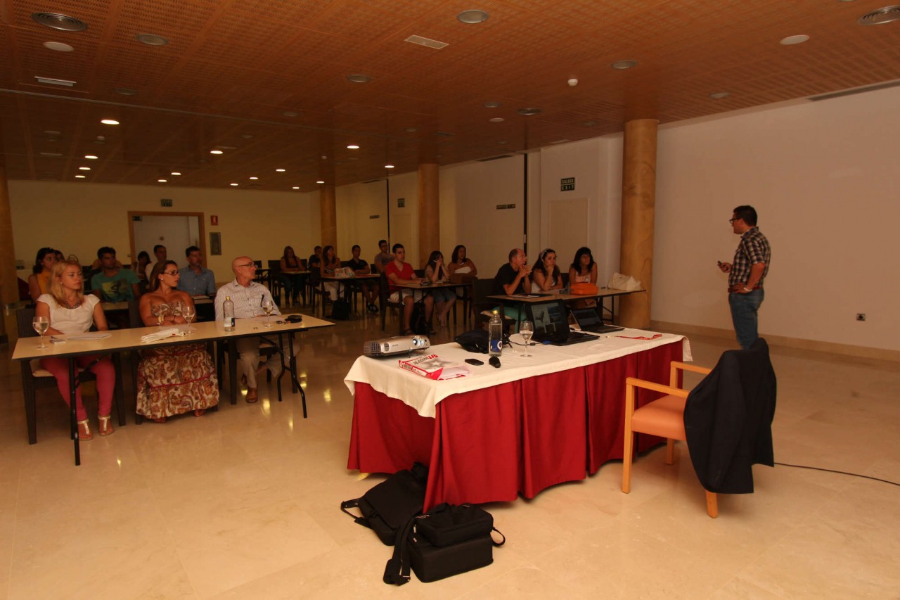 El alumnado del curso Nuevos productos turísticos en Canarias: posibilidades de innovación recibió sus últimas ponencias en las dependencias del hotel Villas María