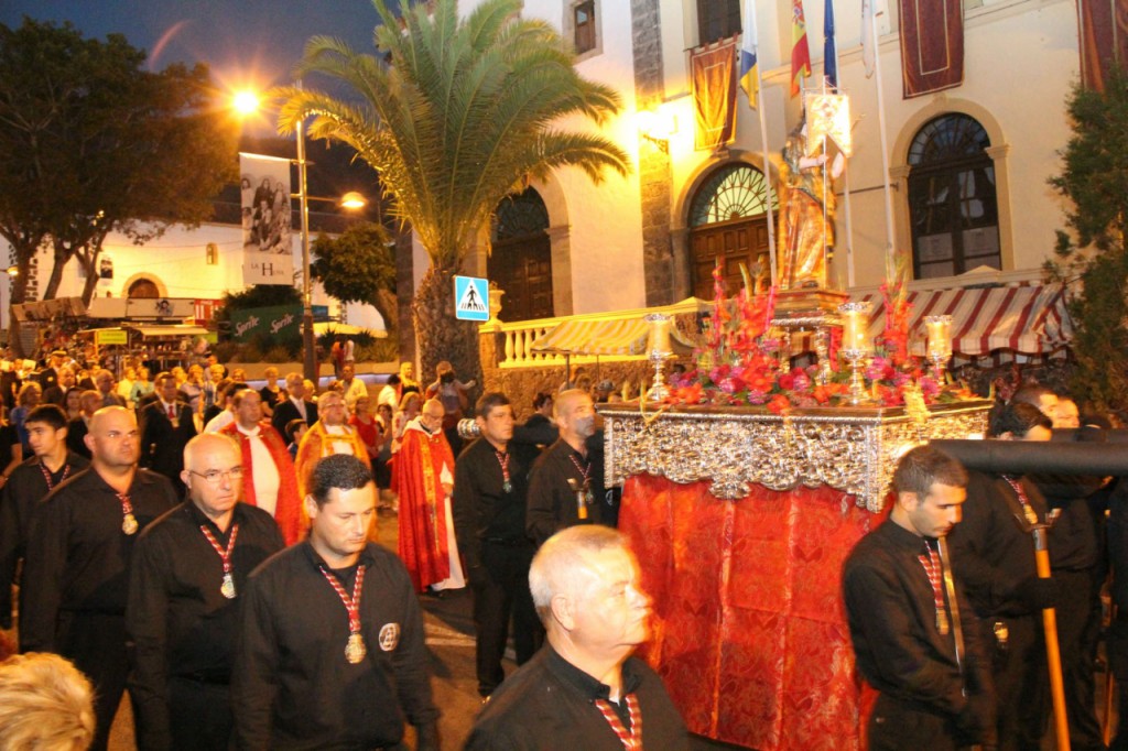 Santa Úrsula procesiona por las calles de Adeje 