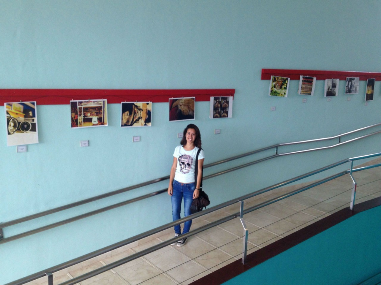 La joven adejera Claudia Rubio Herrera expone sus fotografías en la Casa de la Juventud