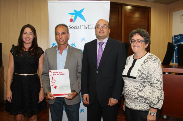 Cruz Roja y La Caixa firman un convenio para mejorar la empleabilidad de 85 personas del municipio de Adeje