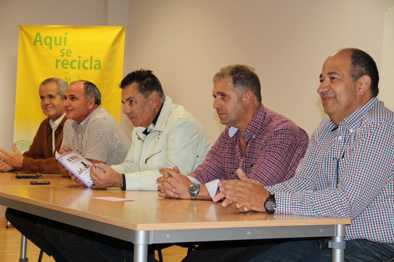 El Ayuntamiento y Ascan Torrabonaf ofrecen a los hoteles el servicio de recogida selectiva "puerta a puerta"