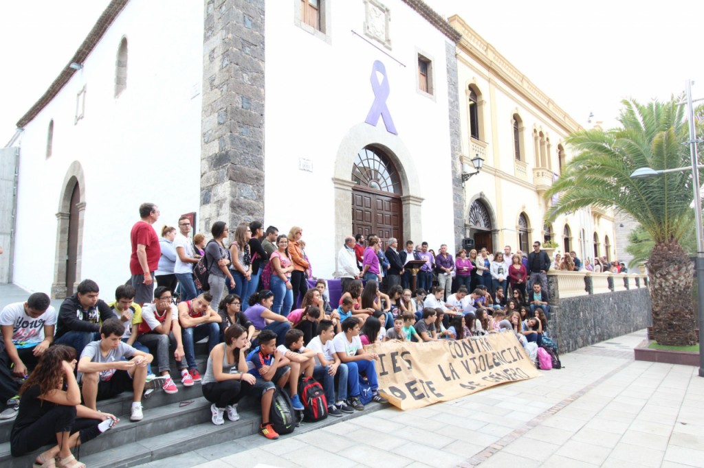 Adeje manifiesta su repulsa a la Violencia de Género