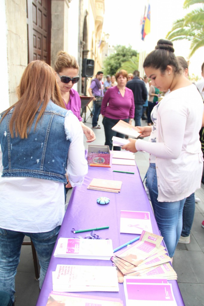 Adeje manifiesta su repulsa a la Violencia de Género