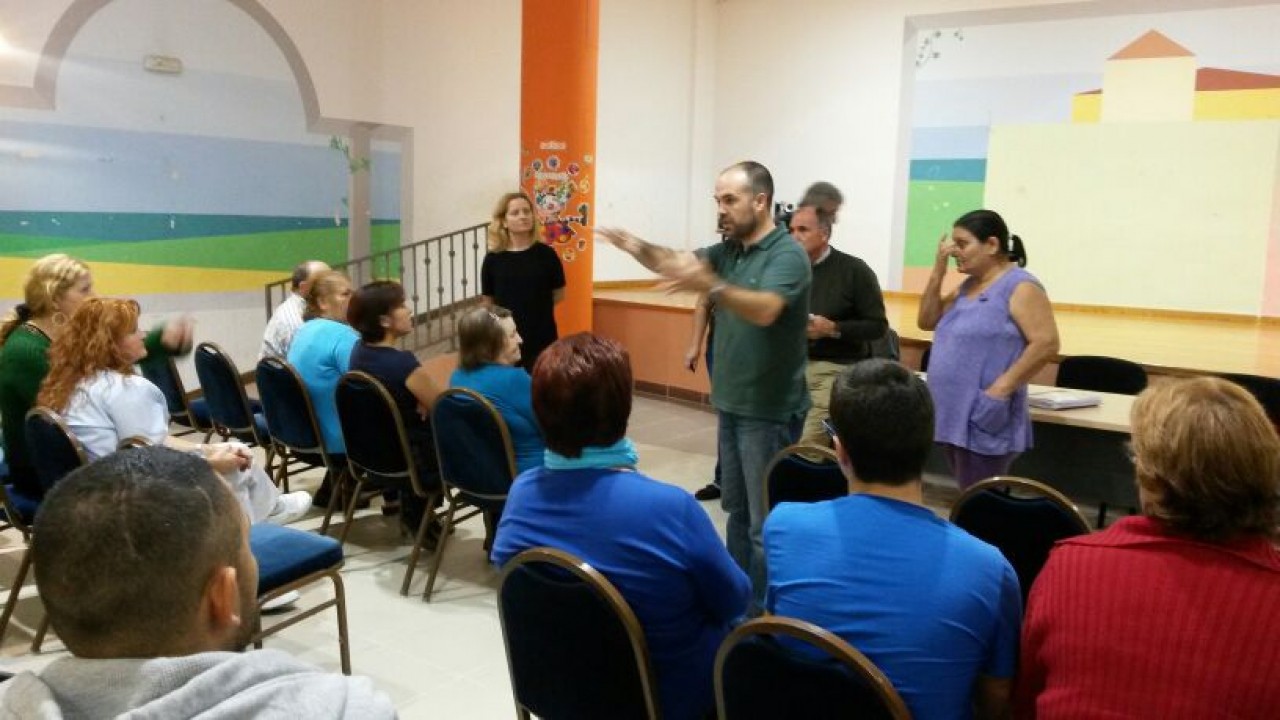 Reunión con las personas residentes