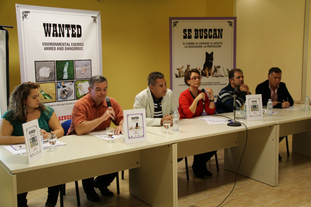 El Ayuntamiento reanuda las actividades de la campaña "Adeje limpia y saludable"