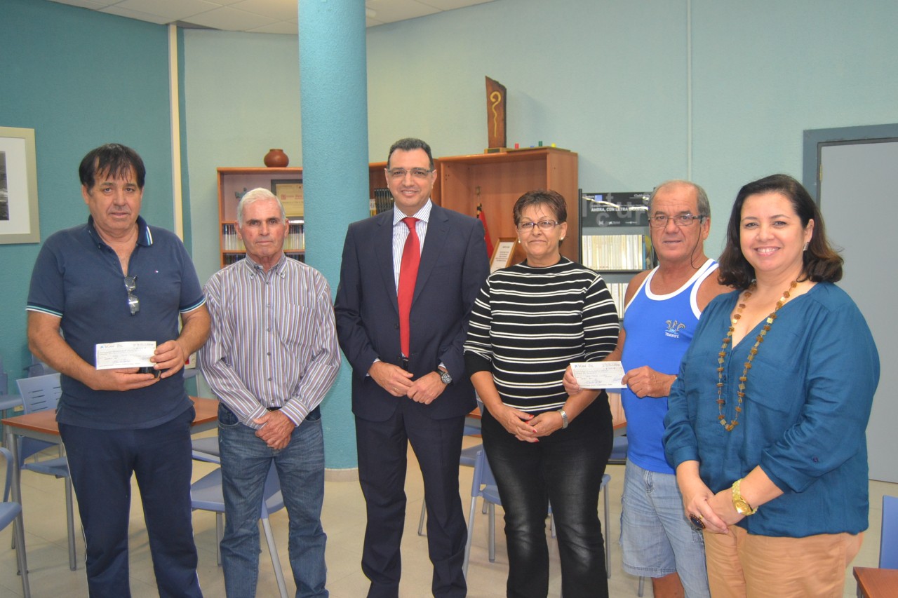 La obra social La Caixa realiza un donativo al colectivo de mayores para la adquisición de ayudas técnicas