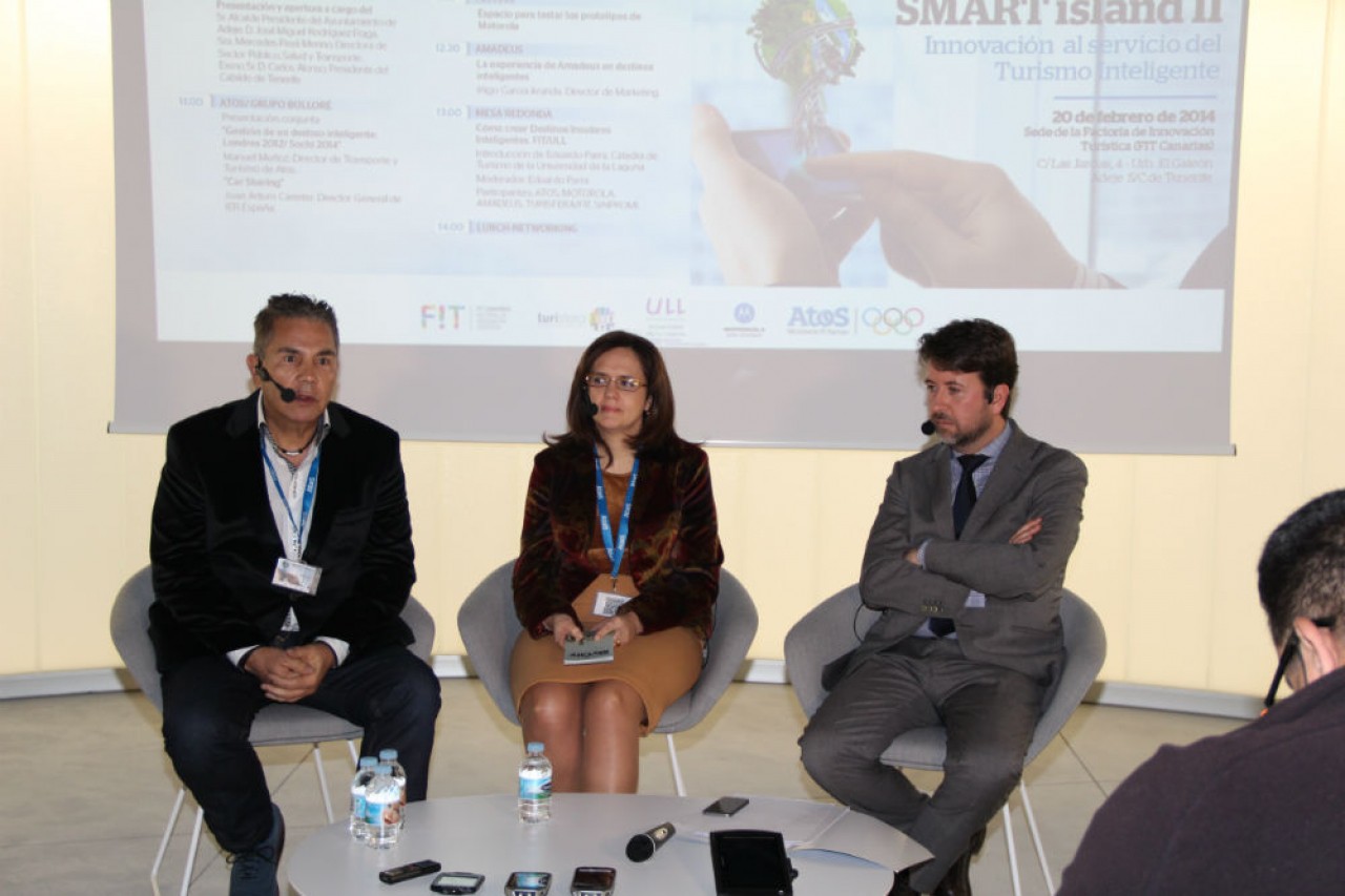 Autoridades en el foro Smart Island II
