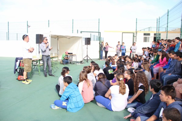 El Ayuntamiento y Ademi llevan hasta el instituto de Los Olivos el proyecto 